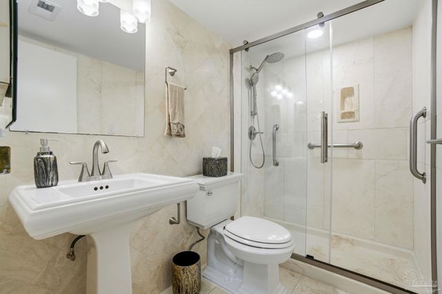 615 Bayshore Dr 502, Pensacola, FL 32507