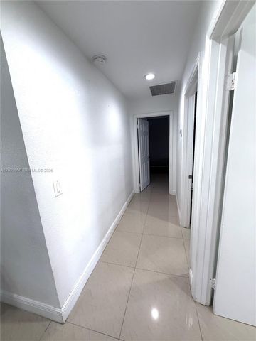 1071 SW 86th Ave, Pembroke Pines, FL 33025