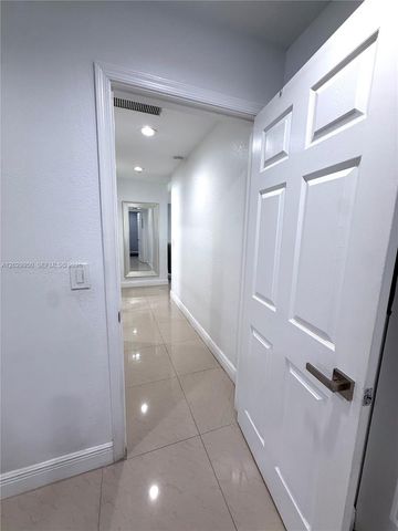 1071 SW 86th Ave, Pembroke Pines, FL 33025