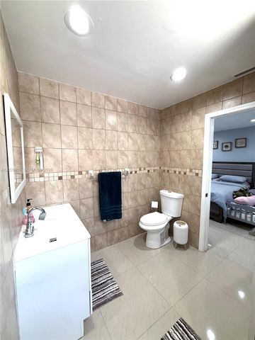 1071 SW 86th Ave, Pembroke Pines, FL 33025
