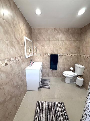 1071 SW 86th Ave, Pembroke Pines, FL 33025