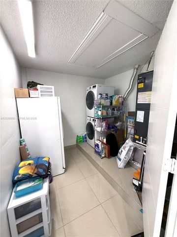 1071 SW 86th Ave, Pembroke Pines, FL 33025