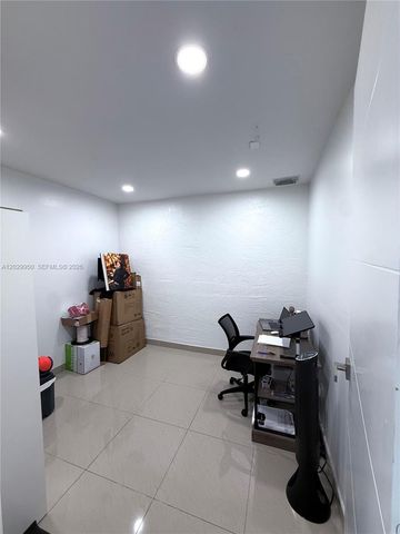1071 SW 86th Ave, Pembroke Pines, FL 33025