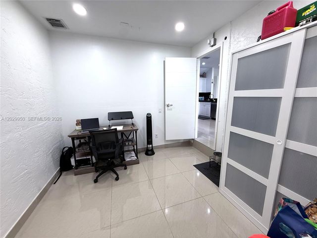 1071 SW 86th Ave, Pembroke Pines, FL 33025
