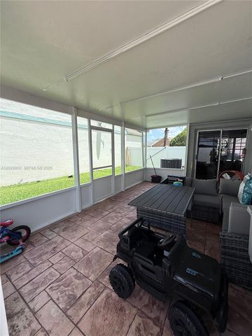 1071 SW 86th Ave, Pembroke Pines, FL 33025