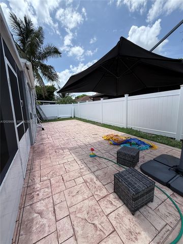 1071 SW 86th Ave, Pembroke Pines, FL 33025
