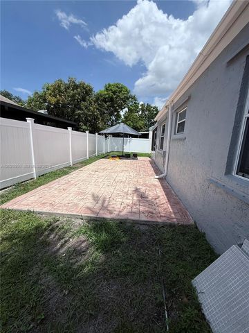 1071 SW 86th Ave, Pembroke Pines, FL 33025
