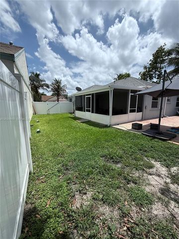 1071 SW 86th Ave, Pembroke Pines, FL 33025