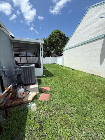 1071 SW 86th Ave, Pembroke Pines, FL 33025