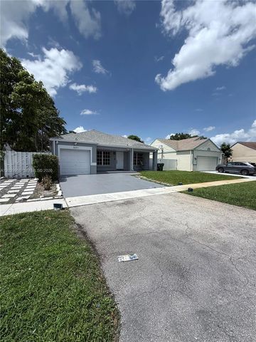 1071 SW 86th Ave, Pembroke Pines, FL 33025