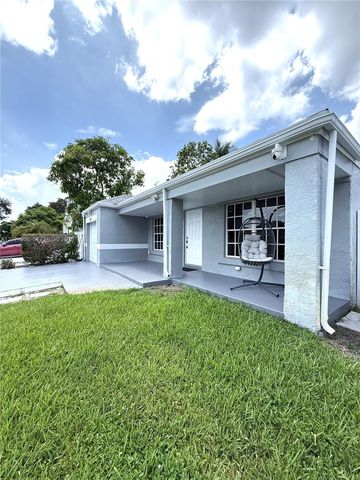 1071 SW 86th Ave, Pembroke Pines, FL 33025