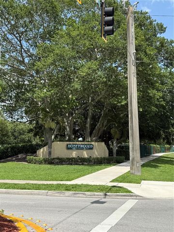 1071 SW 86th Ave, Pembroke Pines, FL 33025