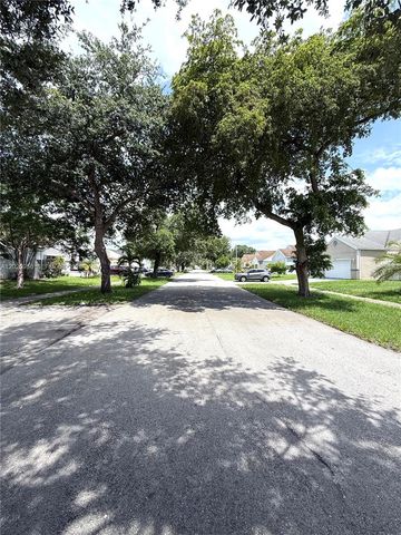 1071 SW 86th Ave, Pembroke Pines, FL 33025