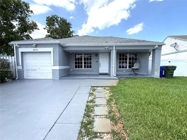 1071 SW 86th Ave, Pembroke Pines, FL 33025