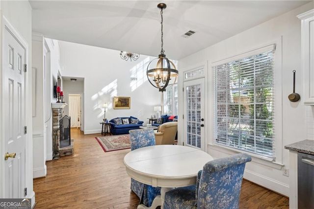 1055 Brookhaven Walk NE, Atlanta, GA 30319