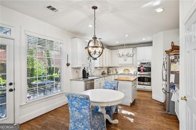 1055 Brookhaven Walk NE, Atlanta, GA 30319