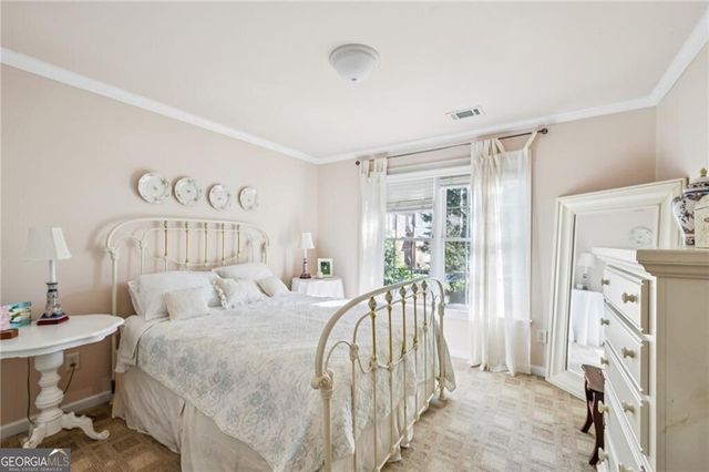 1055 Brookhaven Walk NE, Atlanta, GA 30319