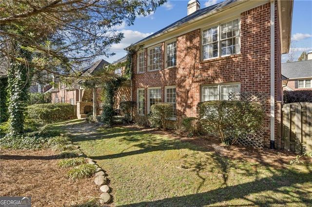 1055 Brookhaven Walk NE, Atlanta, GA 30319