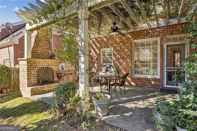 1055 Brookhaven Walk NE, Atlanta, GA 30319