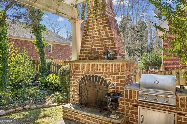 1055 Brookhaven Walk NE, Atlanta, GA 30319