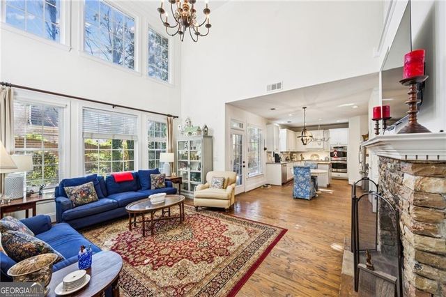 1055 Brookhaven Walk NE, Atlanta, GA 30319