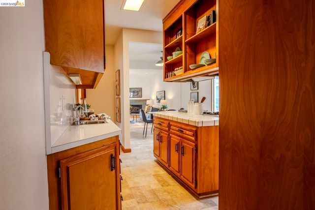 6406 Mystic, Oakland, CA 94618
