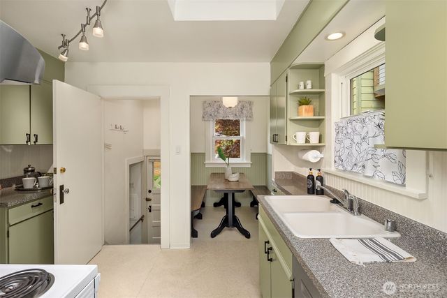 3505 Burke Avenue N, Seattle, WA 98103