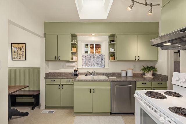 3505 Burke Avenue N, Seattle, WA 98103