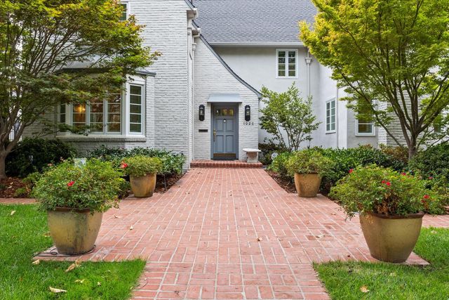 1020 46th St, Sacramento, CA 95819