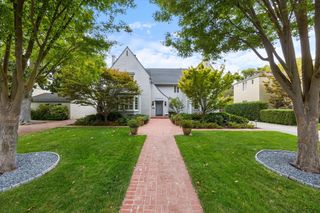 1020 46th St, Sacramento, CA 95819