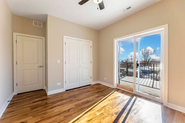 3031 W WARREN Boulevard, Chicago, IL 60612