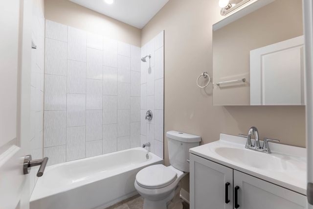 3031 W WARREN Boulevard, Chicago, IL 60612