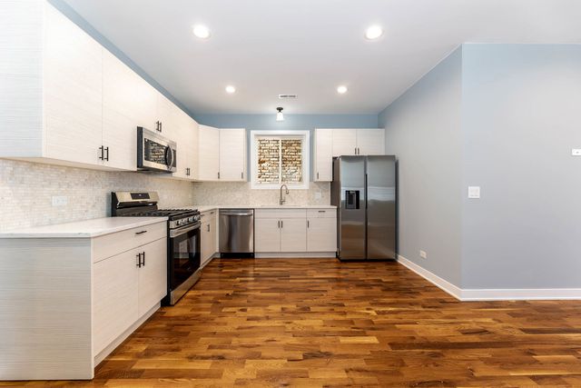 3031 W WARREN Boulevard, Chicago, IL 60612