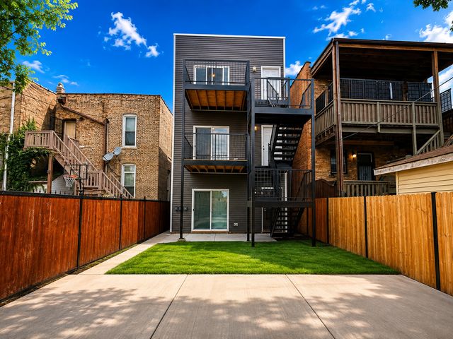 3031 W WARREN Boulevard, Chicago, IL 60612