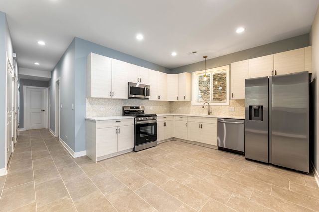 3031 W WARREN Boulevard, Chicago, IL 60612