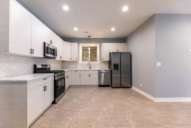 3031 W WARREN Boulevard, Chicago, IL 60612