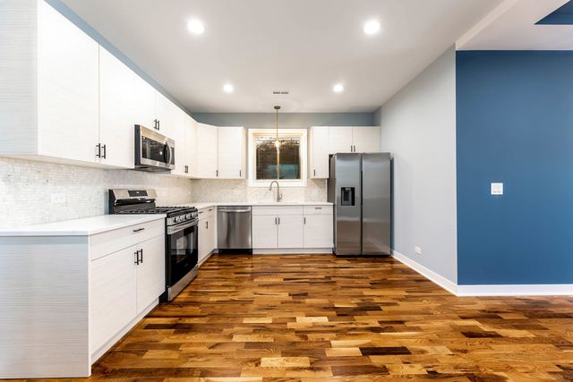 3031 W WARREN Boulevard, Chicago, IL 60612