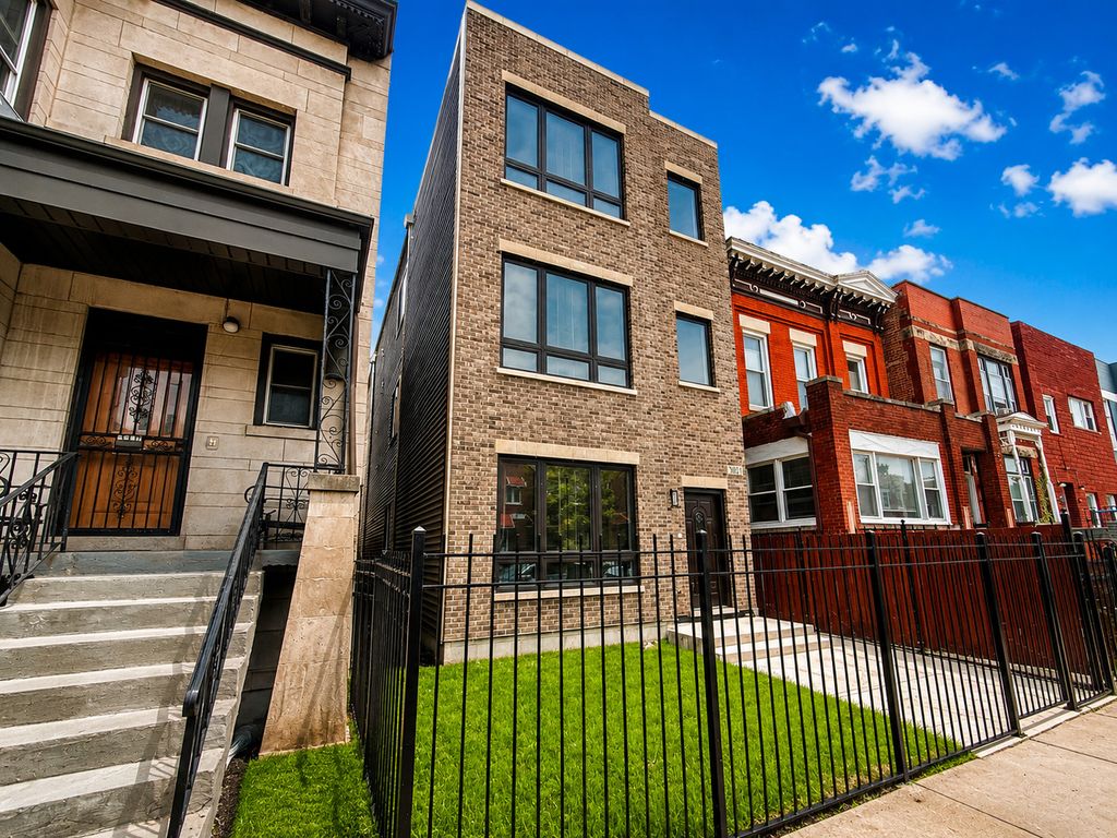 3031 W WARREN Boulevard, Chicago, IL 60612