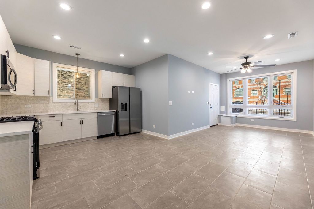 3031 W WARREN Boulevard, Chicago, IL 60612 — photo 4