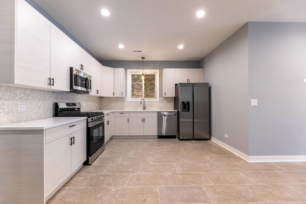 3031 W WARREN Boulevard, Chicago, IL 60612 — photo 5