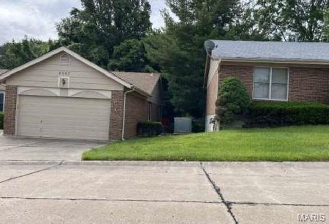 6587 Dolphin Circle B, Florissant, MO 63033