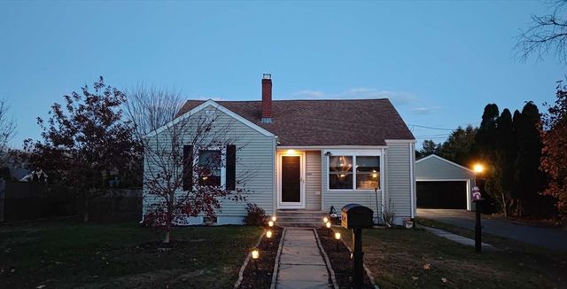 27 Suffolk Ave, Dartmouth, MA 02747
