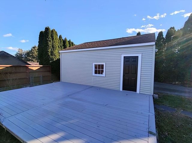 27 Suffolk Ave, Dartmouth, MA 02747