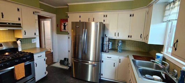 27 Suffolk Ave, Dartmouth, MA 02747