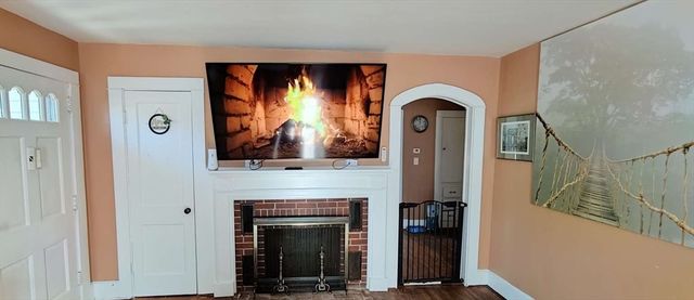 27 Suffolk Ave, Dartmouth, MA 02747