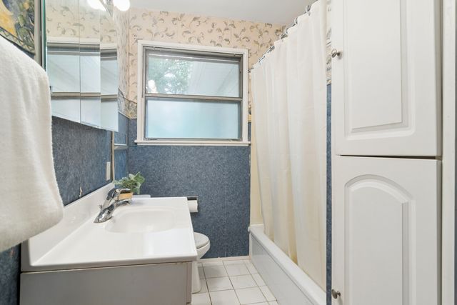139 N Hager Avenue, Barrington, IL 60010