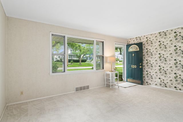 139 N Hager Avenue, Barrington, IL 60010