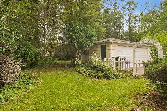 139 N Hager Avenue, Barrington, IL 60010