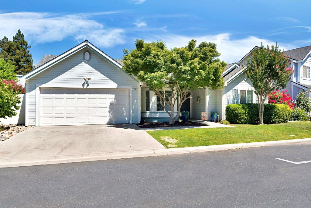 Image 2 of property listing at 8735 Cedar # 132, Fresno, CA 93720
