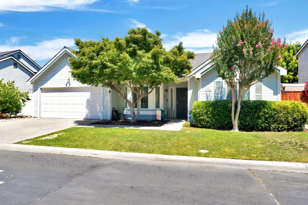 Image 3 of property listing at 8735 Cedar # 132, Fresno, CA 93720